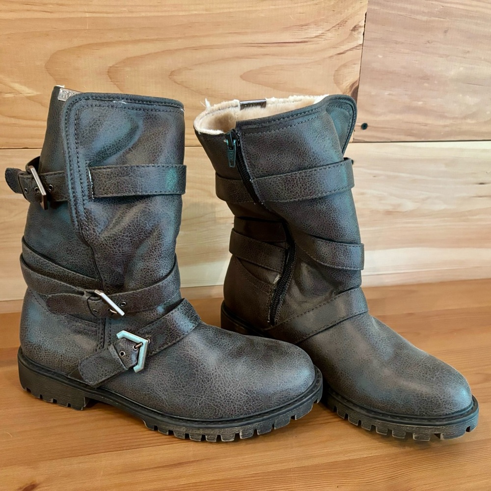 Roxy faux fur lines brown women’s rebel boots - size 9